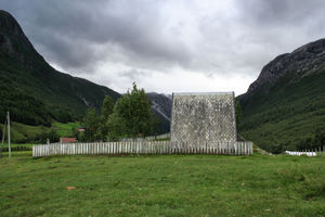 Jordalen, gravplassen sett mot Nærøydalen 1, AMH 2007.jpg