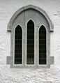 Aurland kyrkje, vindauge sør i koret, AMH 2005.jpg