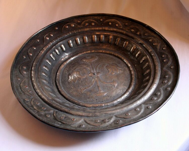 Fil:Granvin, dåpsfat b, AMH 2006.jpg