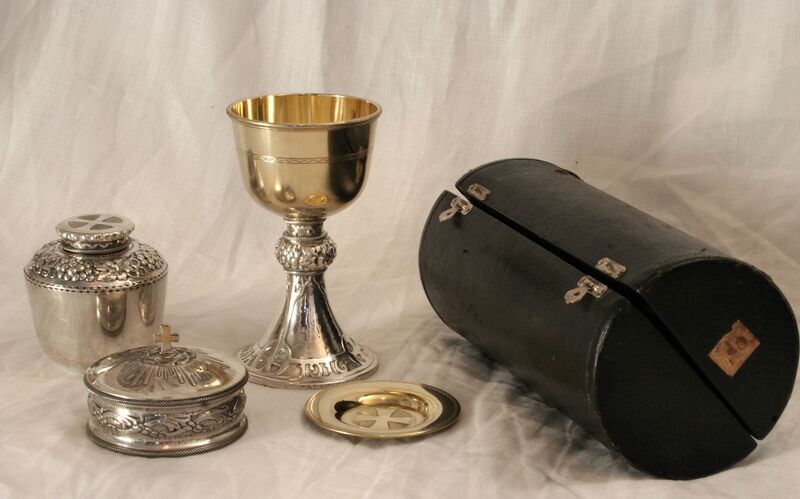 Fil:Odda kyrkje, soknebodssett, AMH 2008.jpg