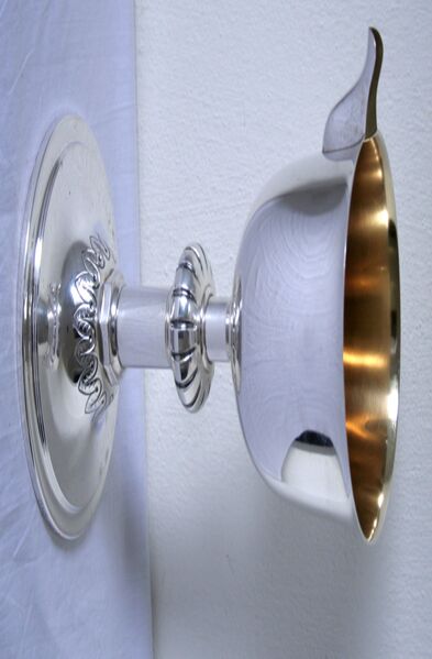 Fil:Vaksdal kyrkje, kalk, AMH 2008.jpg